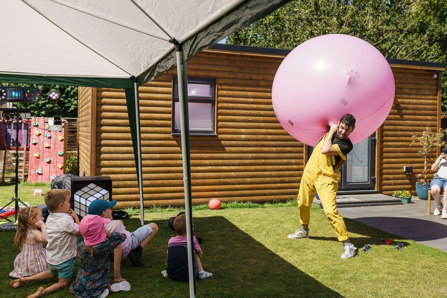 best children's party, children's magician, children's entertainer, in Gloucestershire! Hilarious magic show with massive balloon